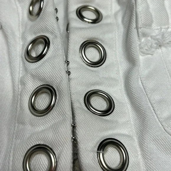 White jean jacket, PTP 19”Silver grommets,fray,crop,
Hook& clasp,boho,festival - Picture 8 of 17